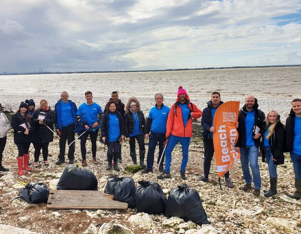 great british beach clean 2021 apogee volunteers