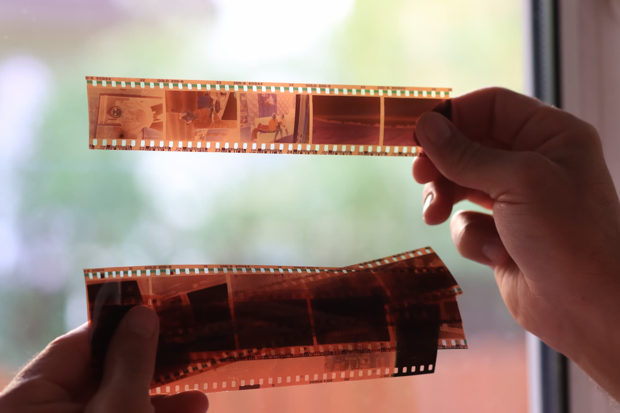 anaolog-photography-on-filmstrip-hands-holding-microfilm