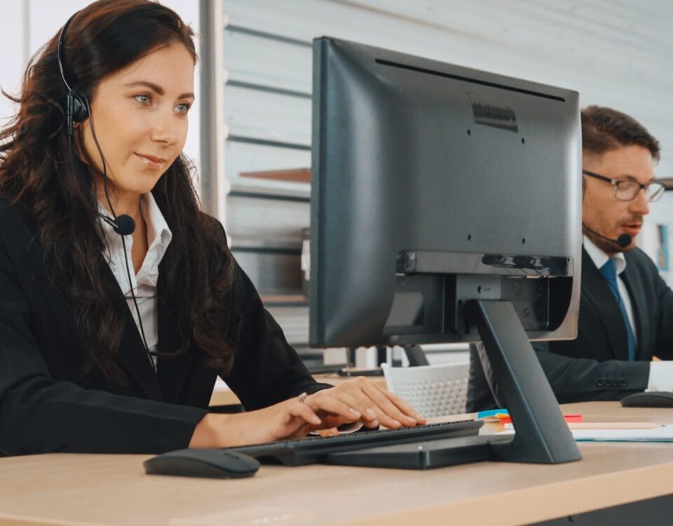 business woman with headset remote it support laptop